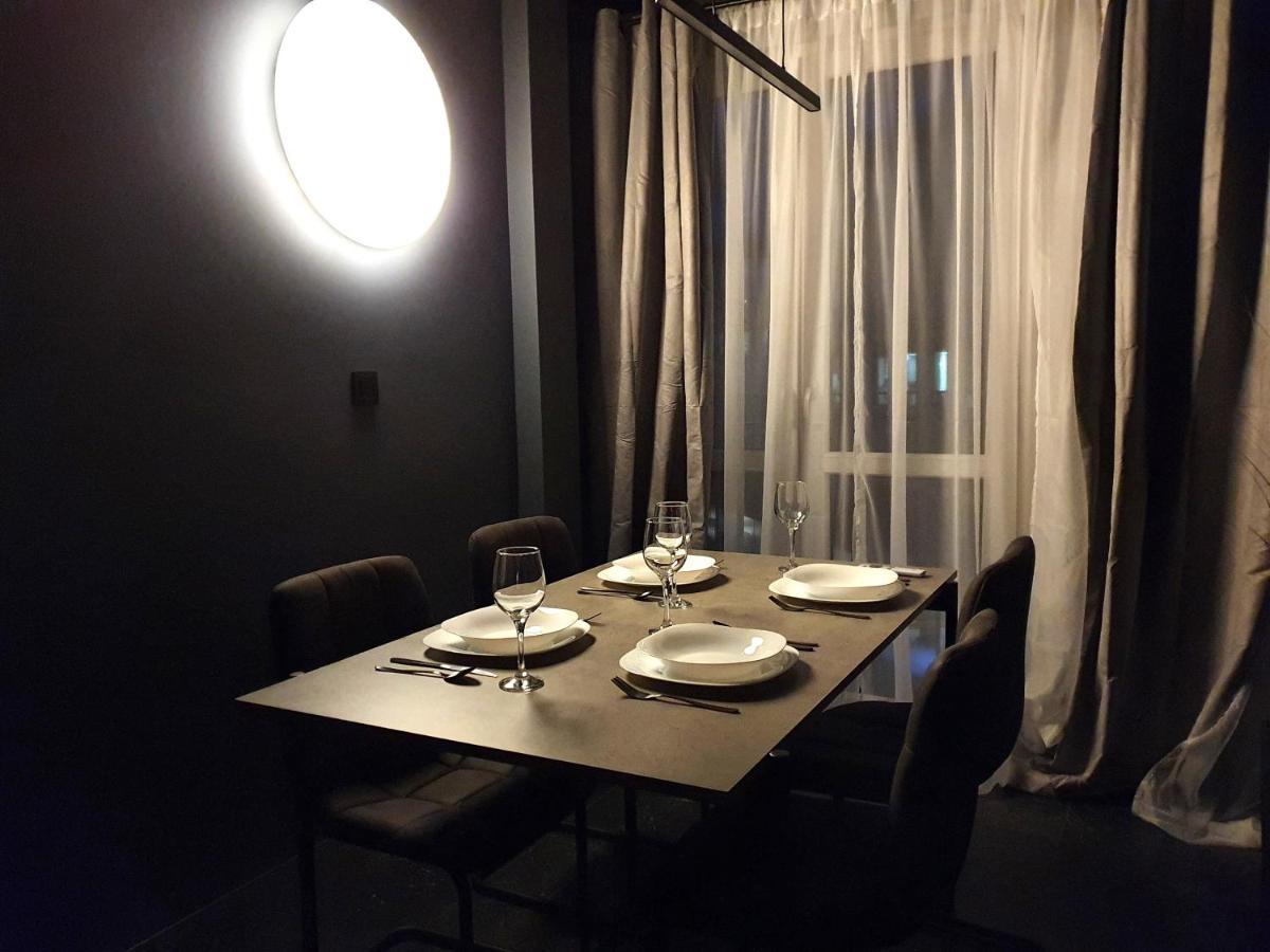 Blacknight Apartment - Self Check-In 24H Вроцлав Екстер'єр фото