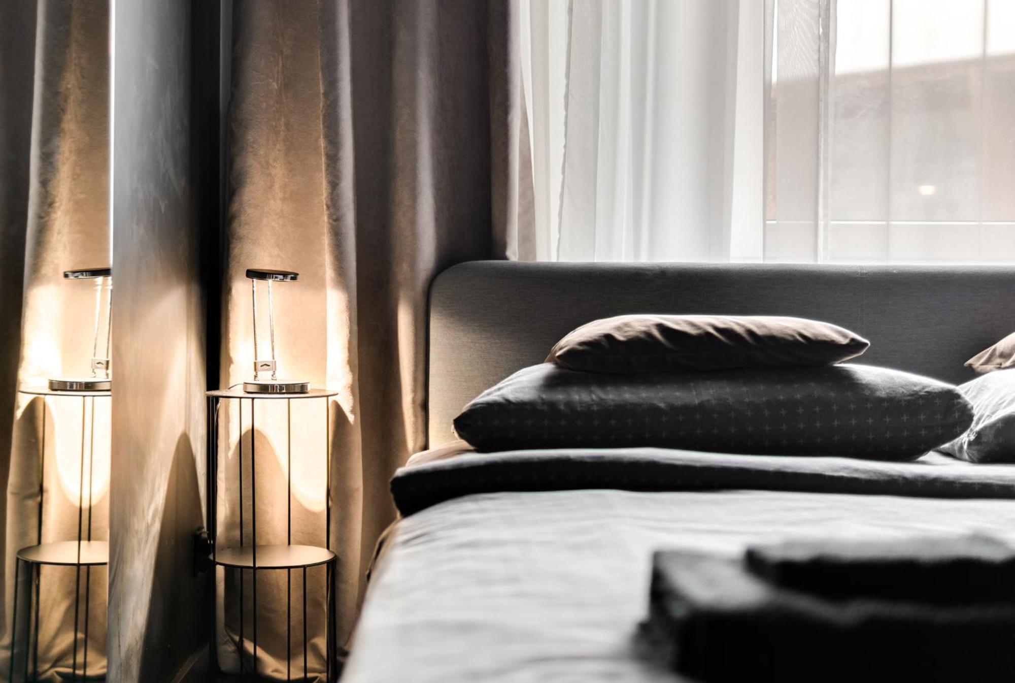 Blacknight Apartment - Self Check-In 24H Вроцлав Екстер'єр фото