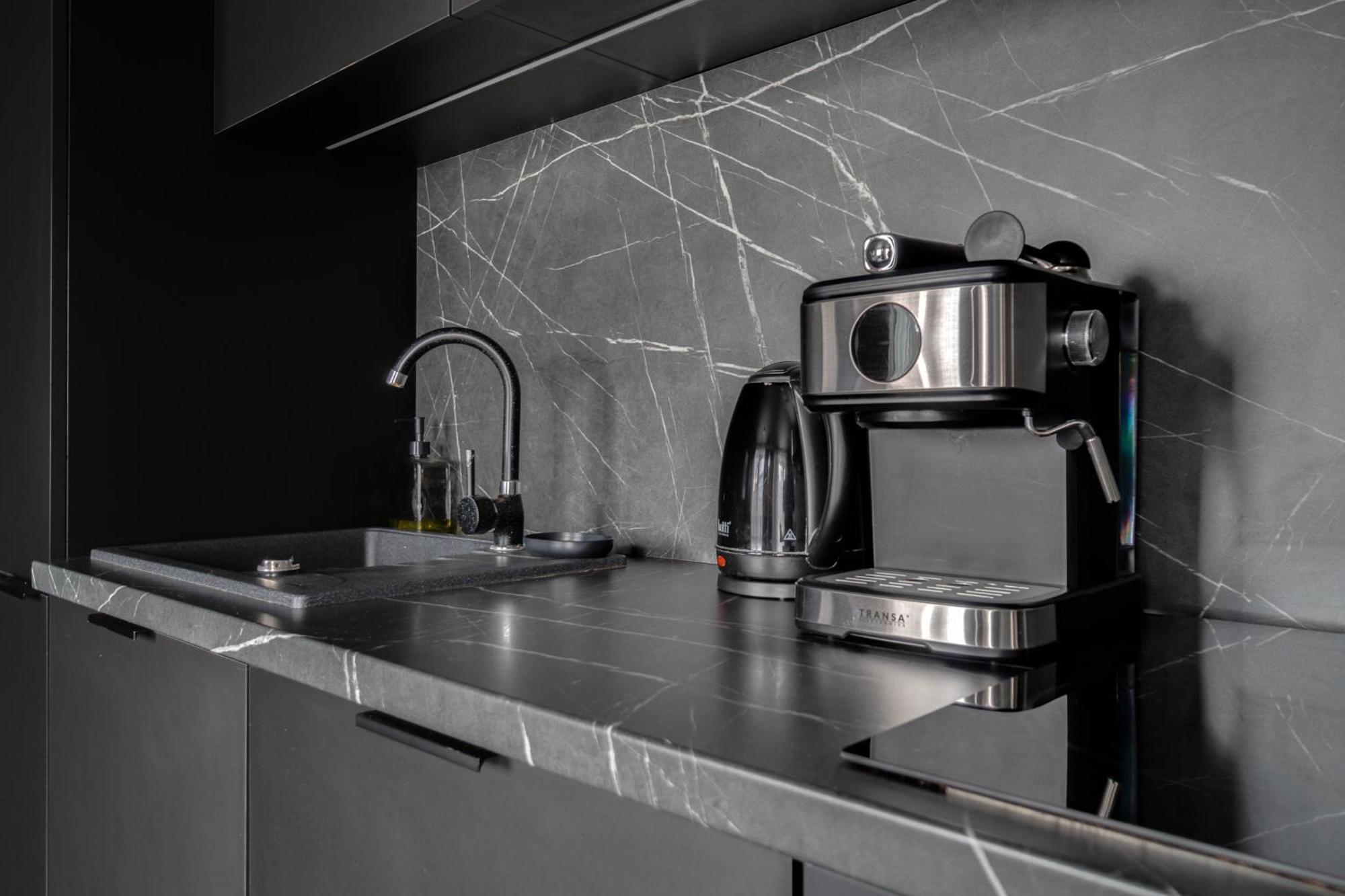 Blacknight Apartment - Self Check-In 24H Вроцлав Екстер'єр фото