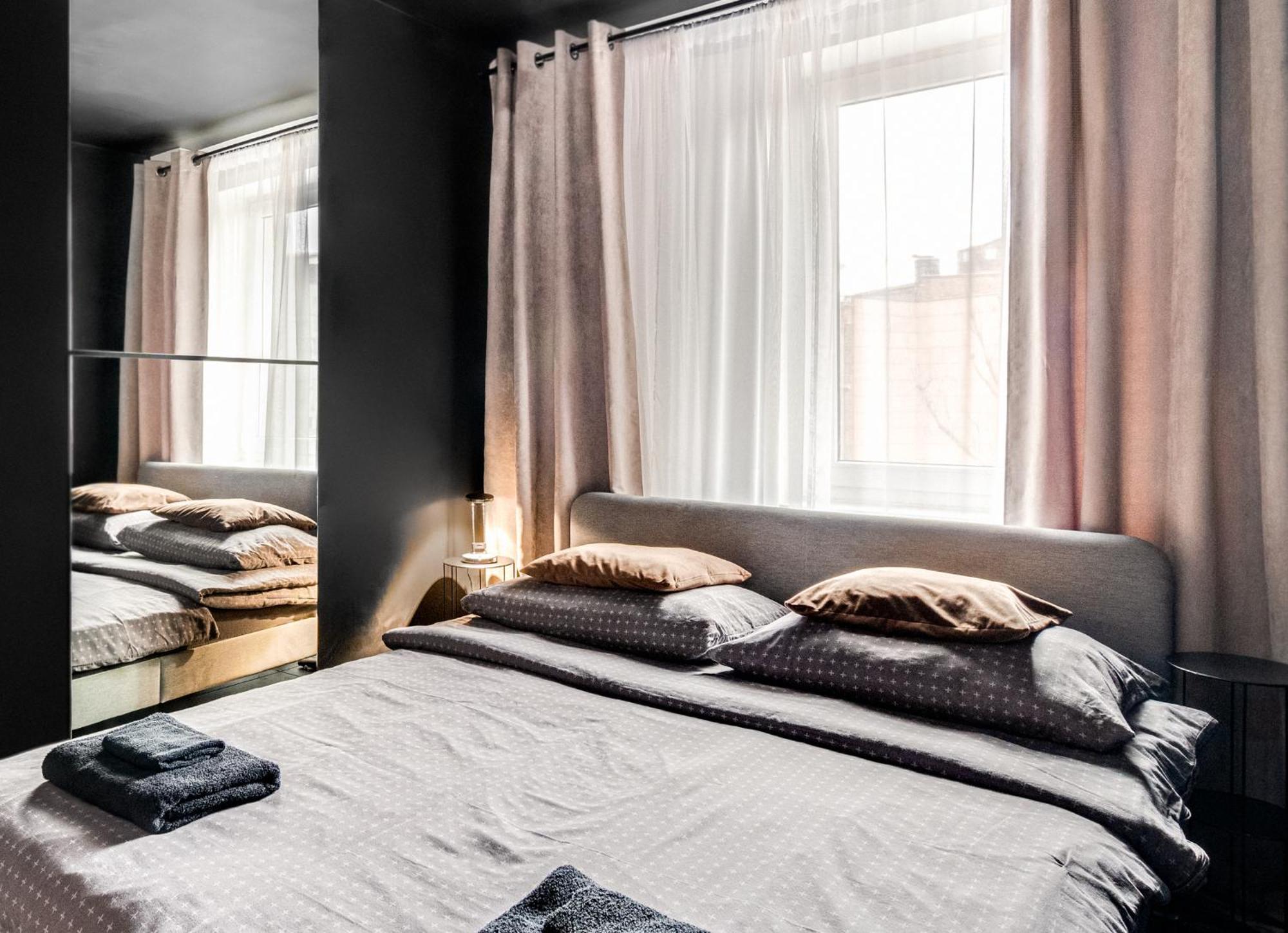 Blacknight Apartment - Self Check-In 24H Вроцлав Екстер'єр фото