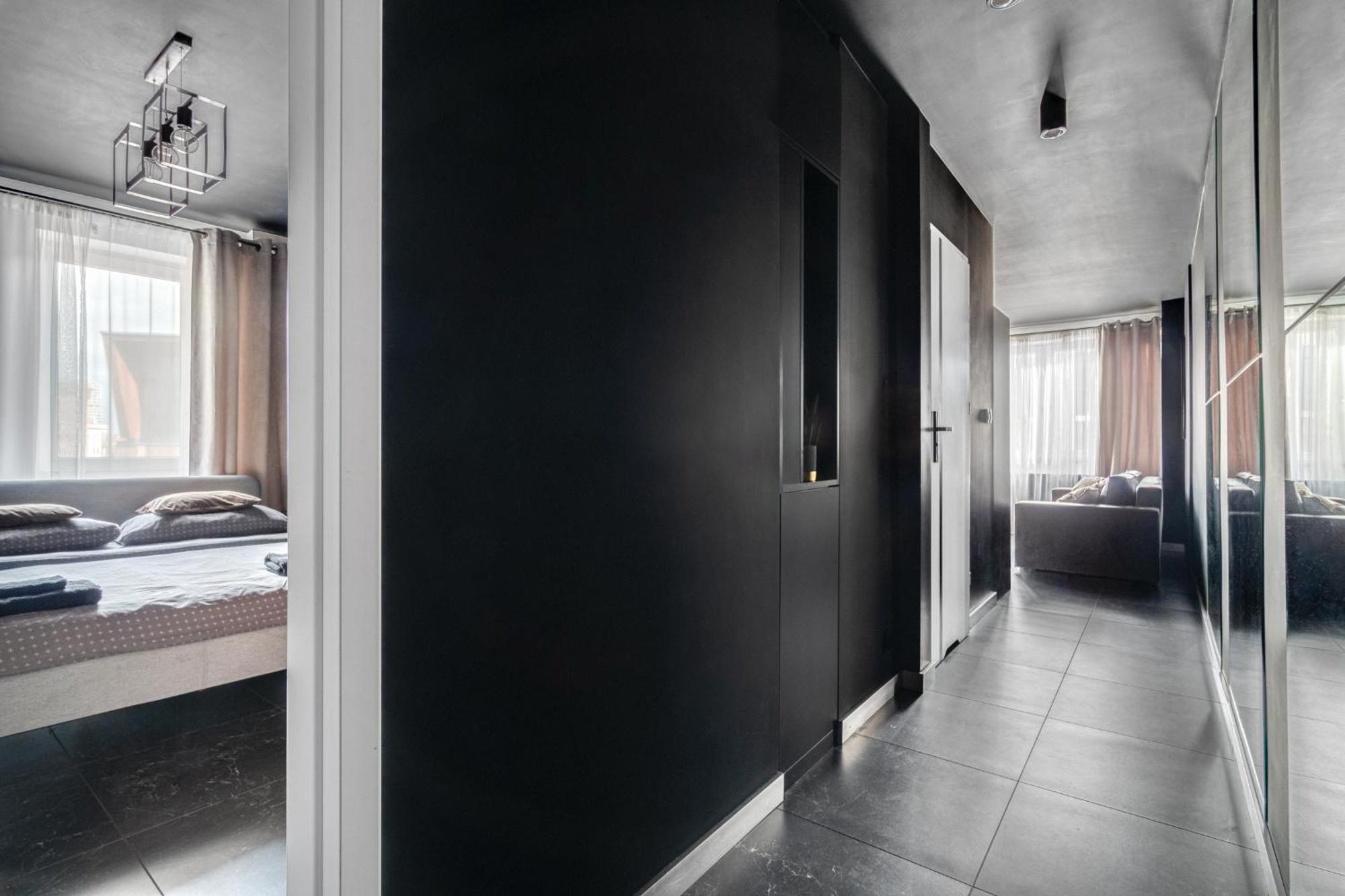 Blacknight Apartment - Self Check-In 24H Вроцлав Екстер'єр фото